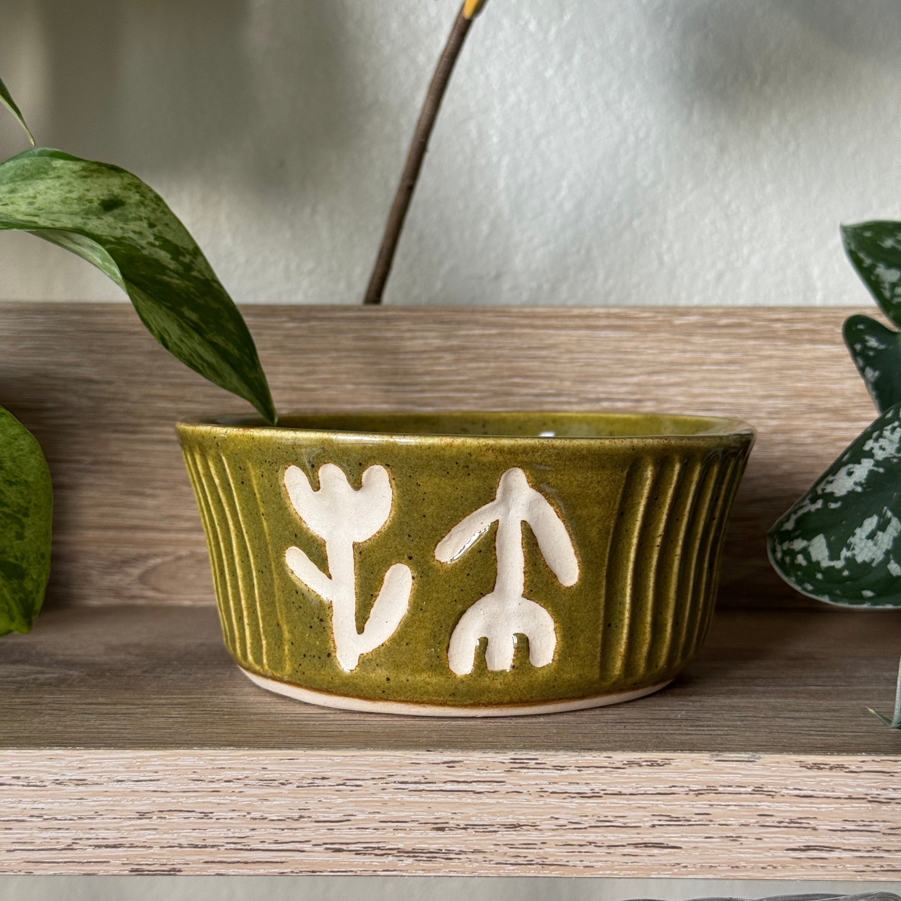 porcelain sgraffito ribbed botanical bowl