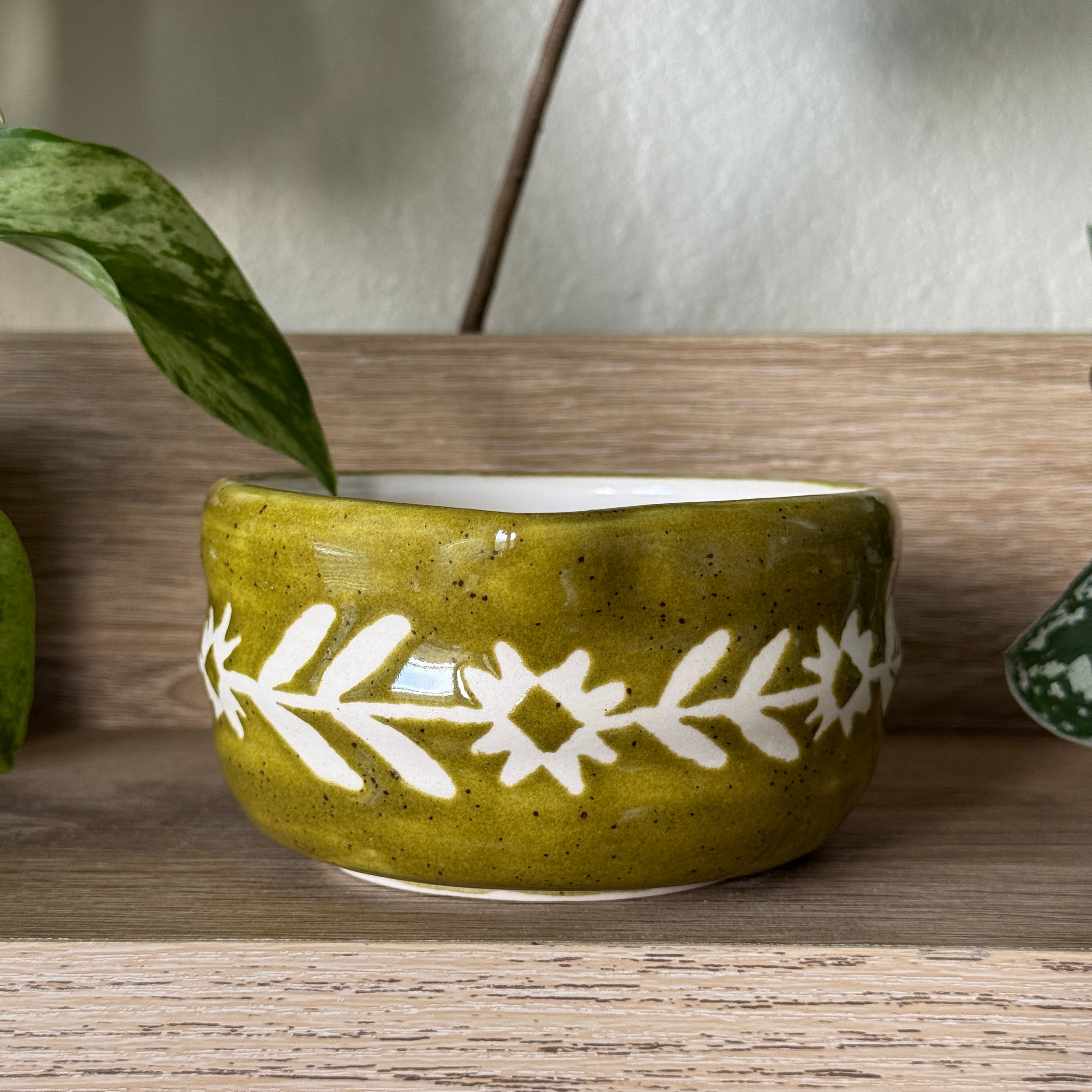 meadow garland porcelain spout bowl