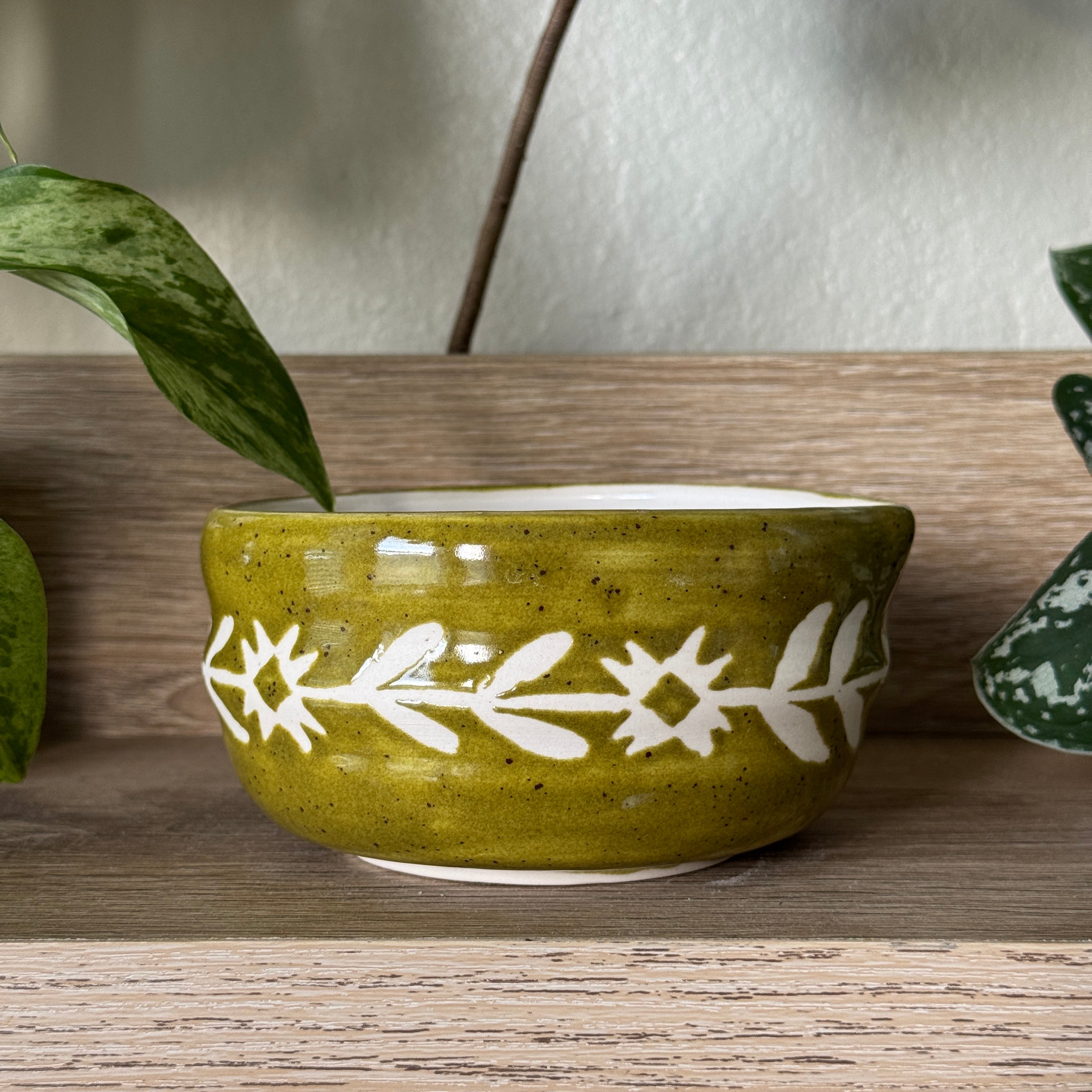 meadow garland porcelain spout bowl