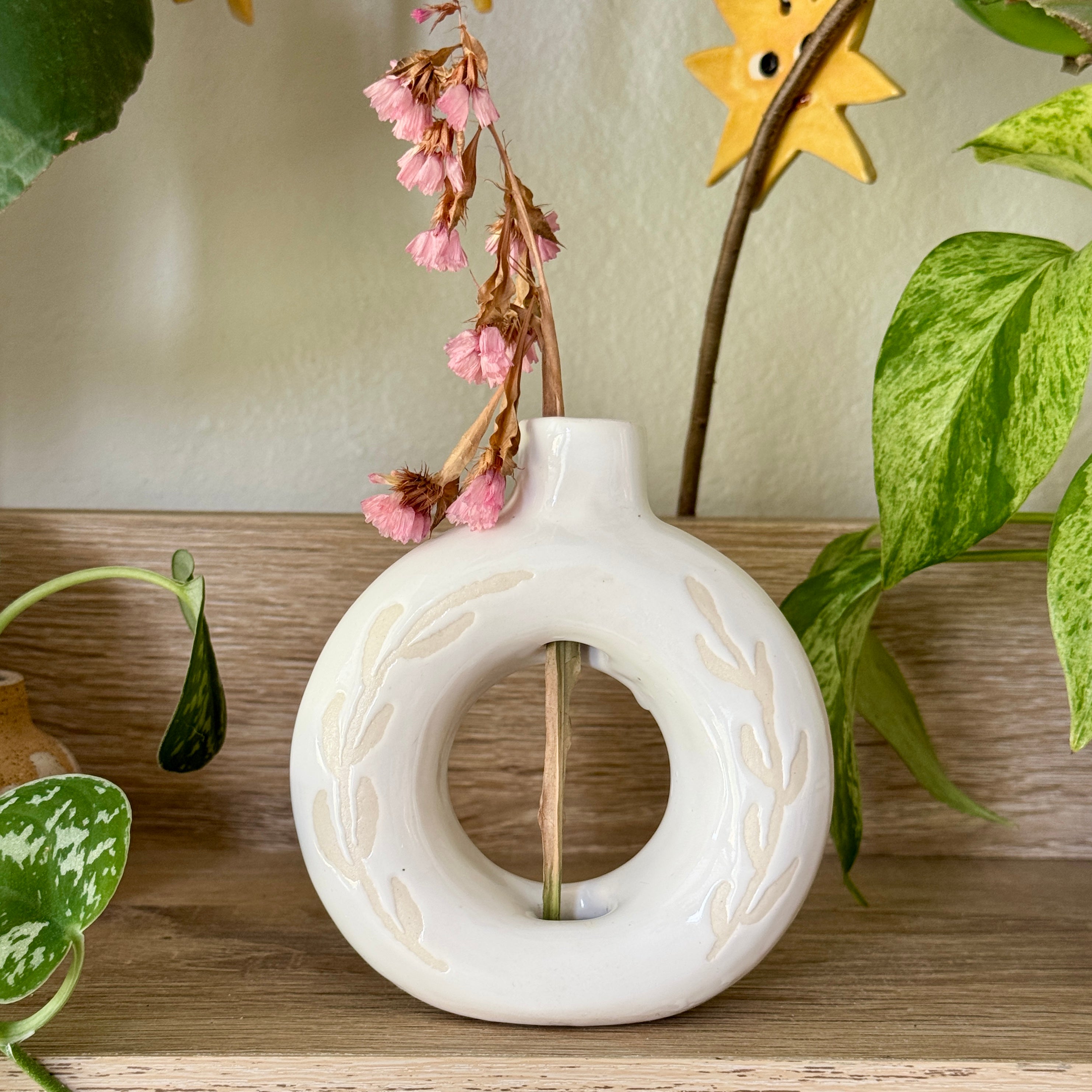 porcelain gentle bloom single stem donut vase