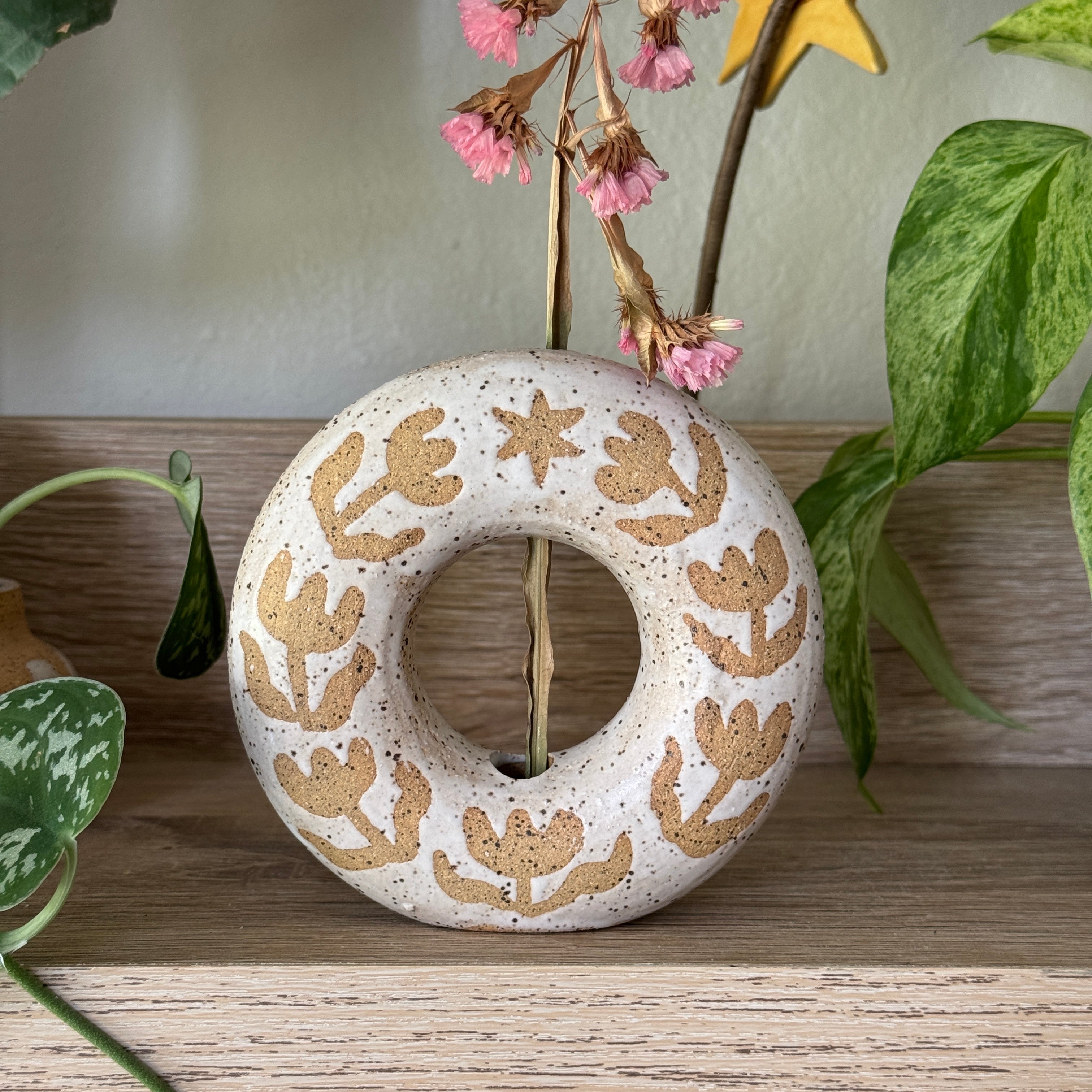 sunbaked bloom donut single stem vase