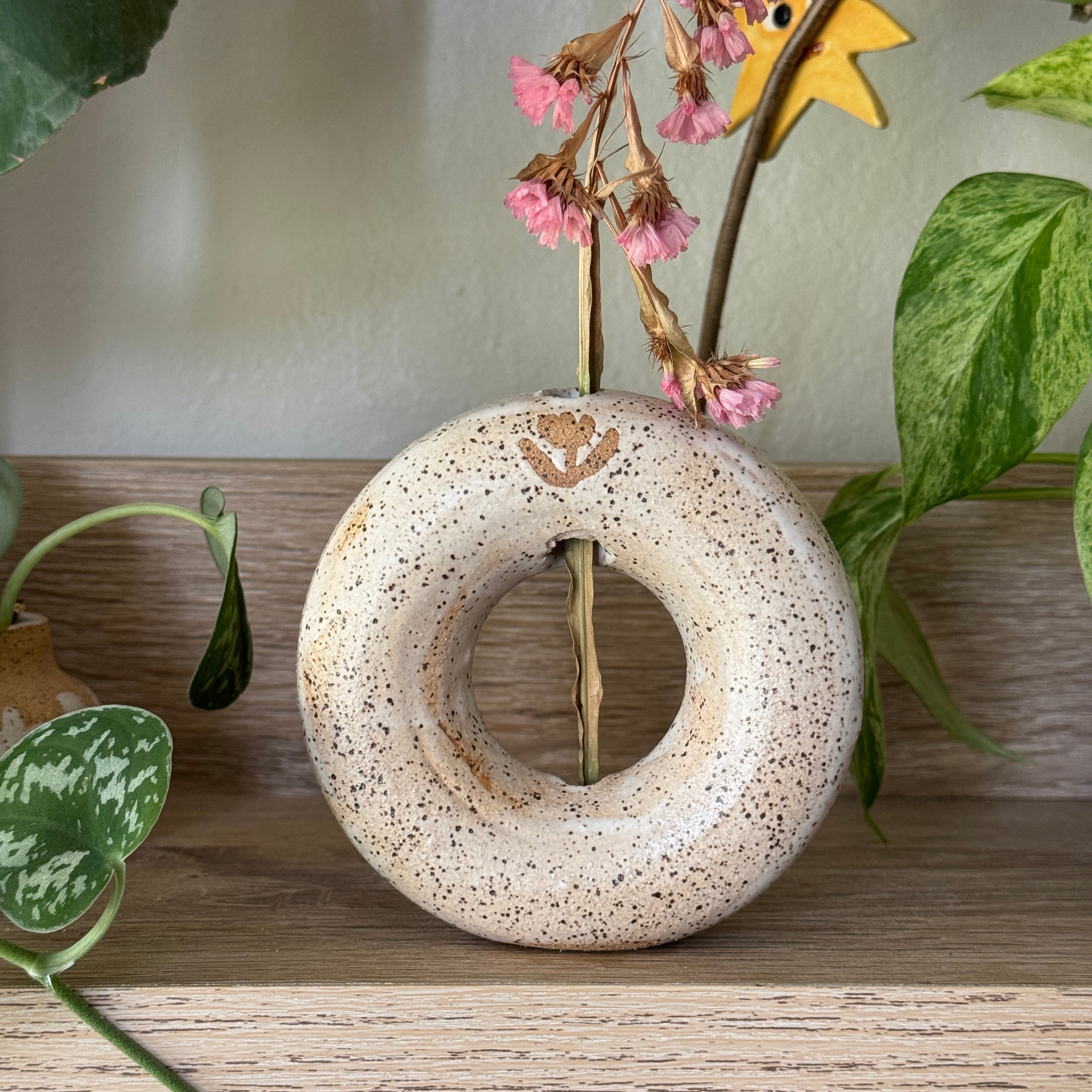 sunbaked bloom donut single stem vase