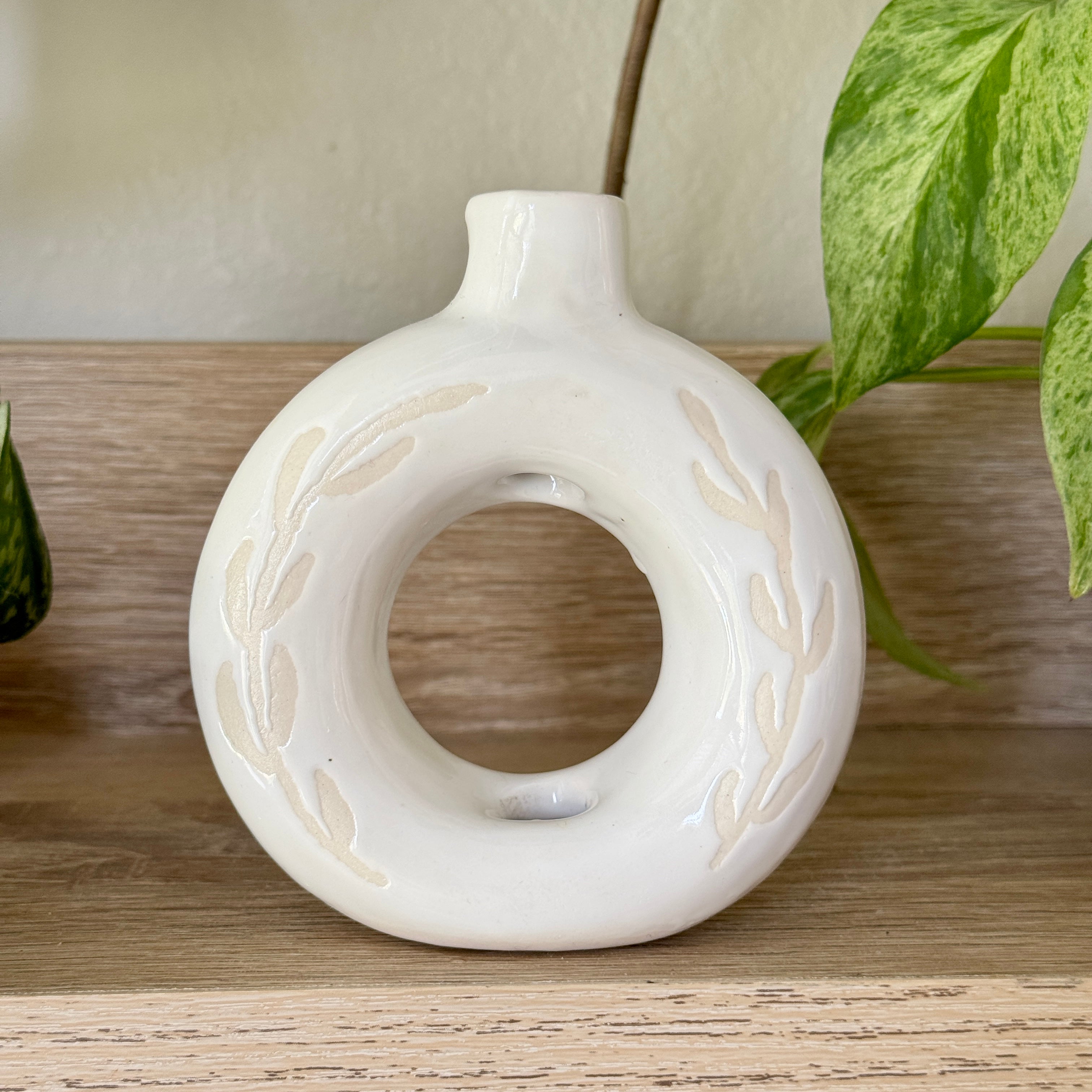 porcelain gentle bloom single stem donut vase