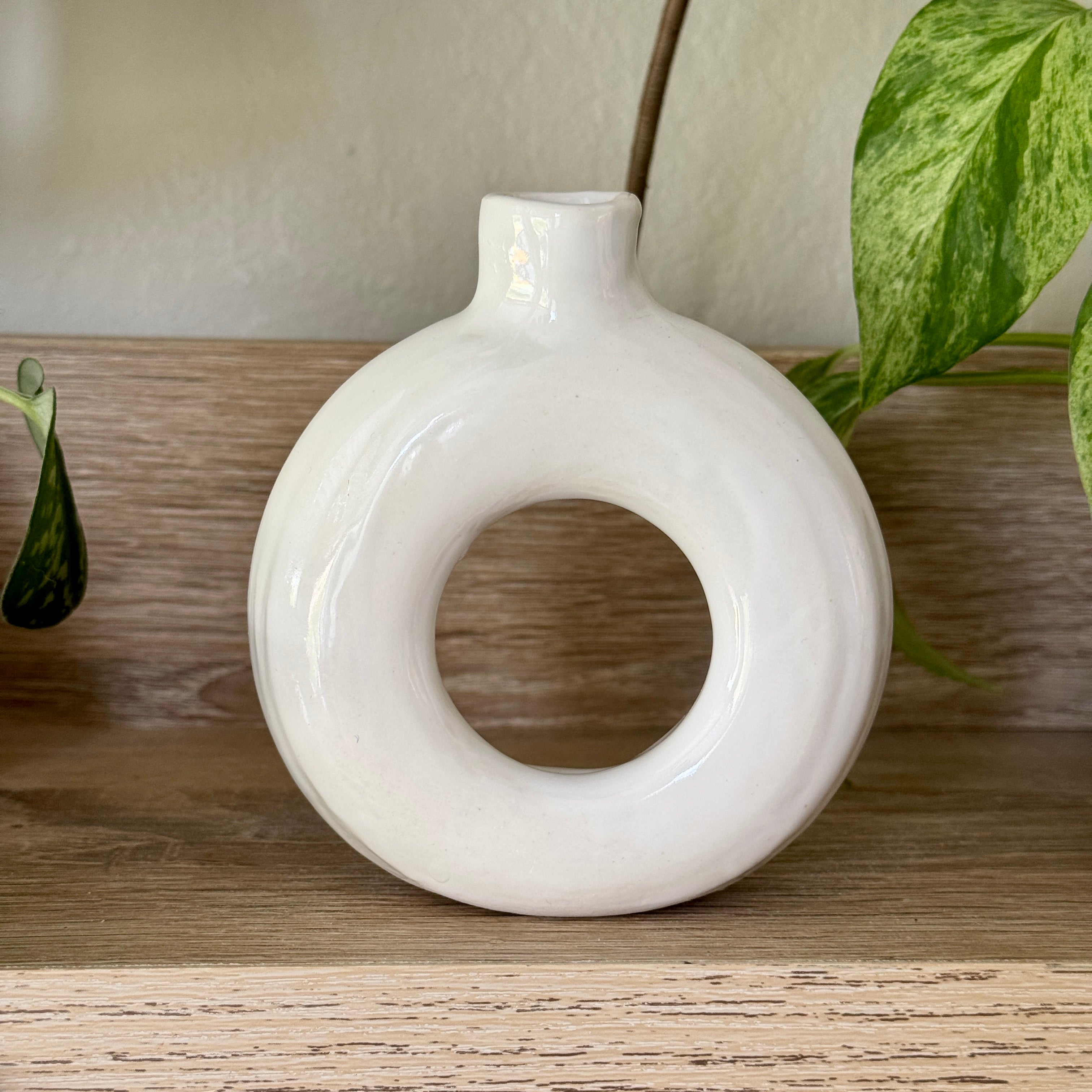 porcelain gentle bloom single stem donut vase