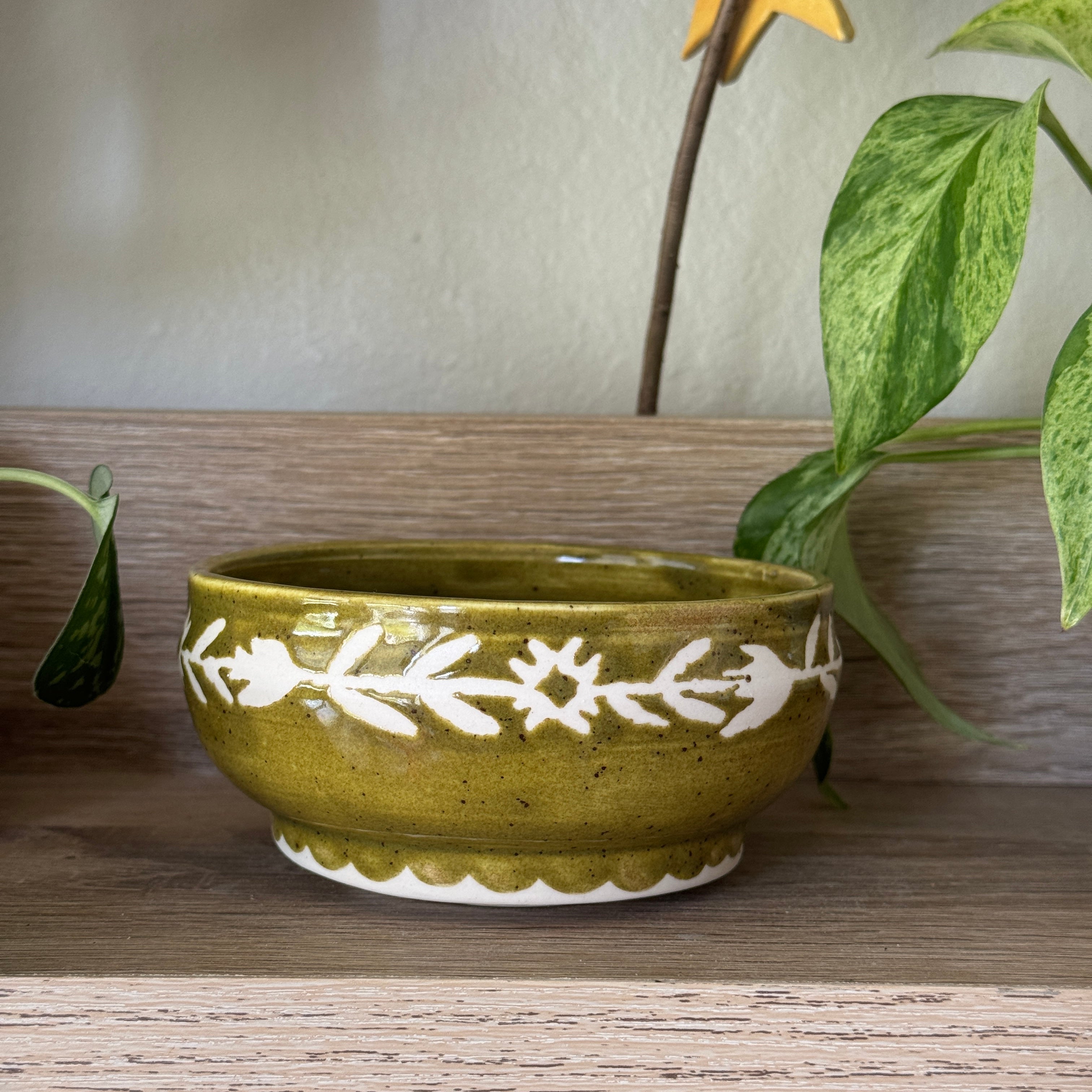 meadow garland porcelain bowl