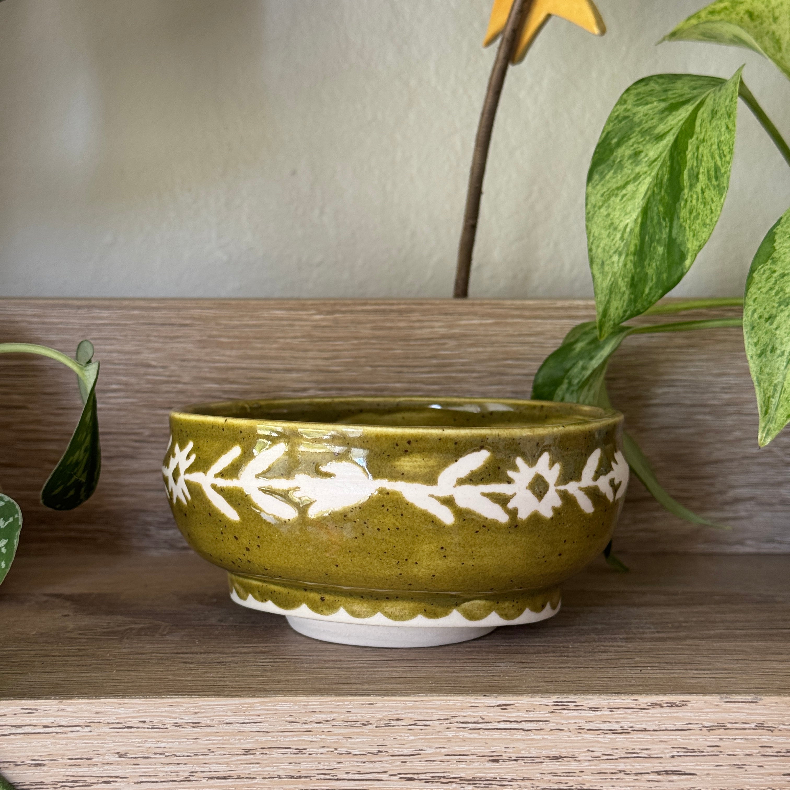 meadow garland porcelain bowl