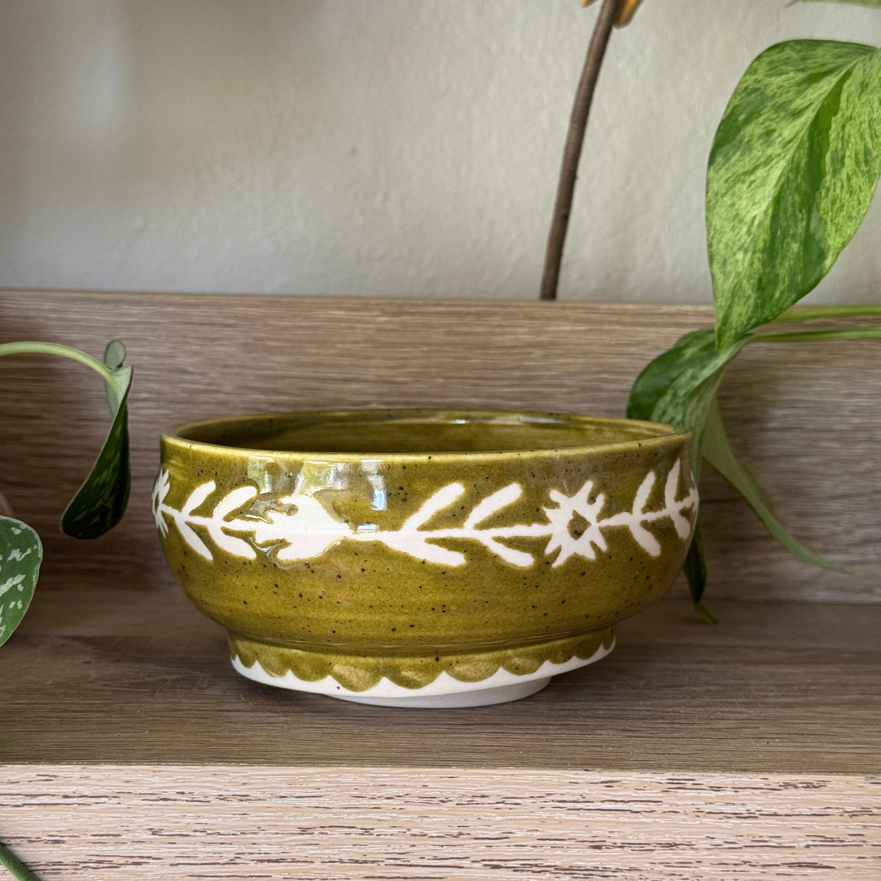 meadow garland porcelain bowl
